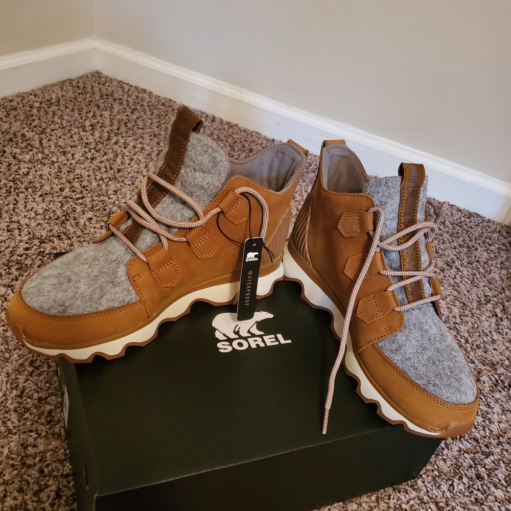 Sorel Womens Kinetic Boots Camel size 10